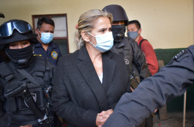 Áñez es trasladada a la fiscalía para declarar - La Razón | Noticias de  Bolivia y el Mundo