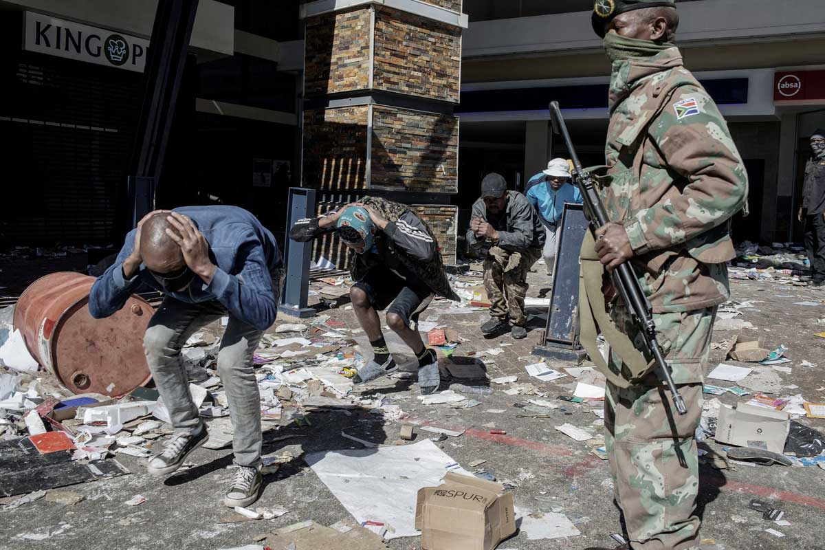 La ola de violencia y saqueos no cede, ya son 45 los muertos en Sudáfrica -  La Razón | Noticias de Bolivia y el Mundo