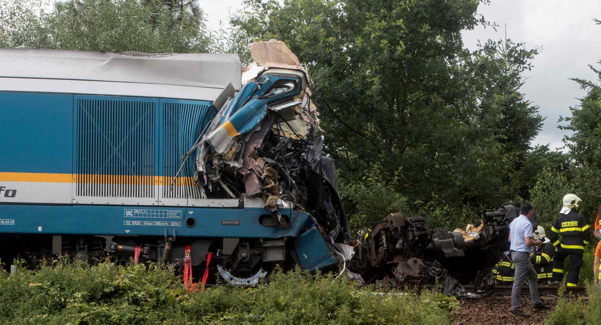 Tres muertos y decenas de heridos en un choque de trenes en República Checa - La Razón | Noticias de Bolivia y el Mundo