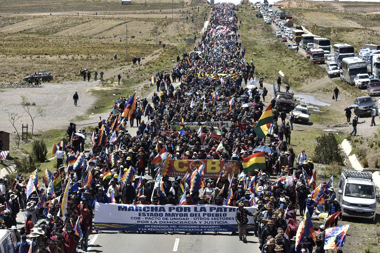 Marchas de apoyo a Arce llegan a La Paz con efusivos discursos contra la  derecha - La Razón | Noticias de Bolivia y el Mundo