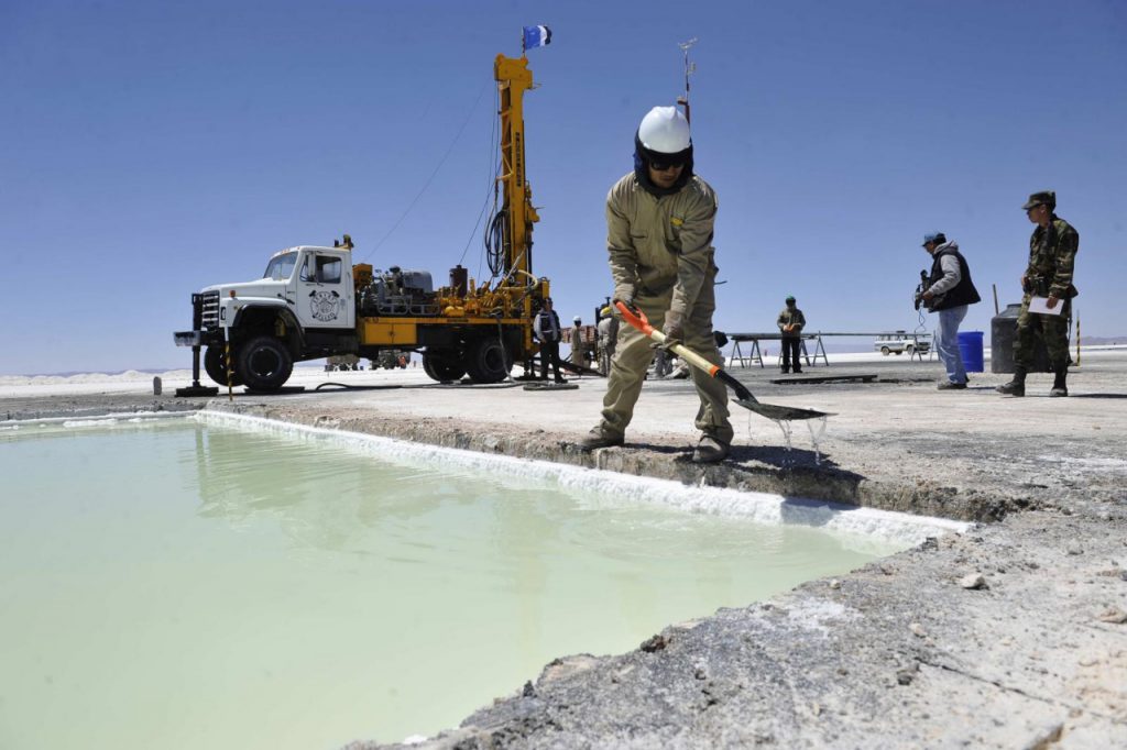 Explotación de litio en el salar de Uyuni. Foto: AFP