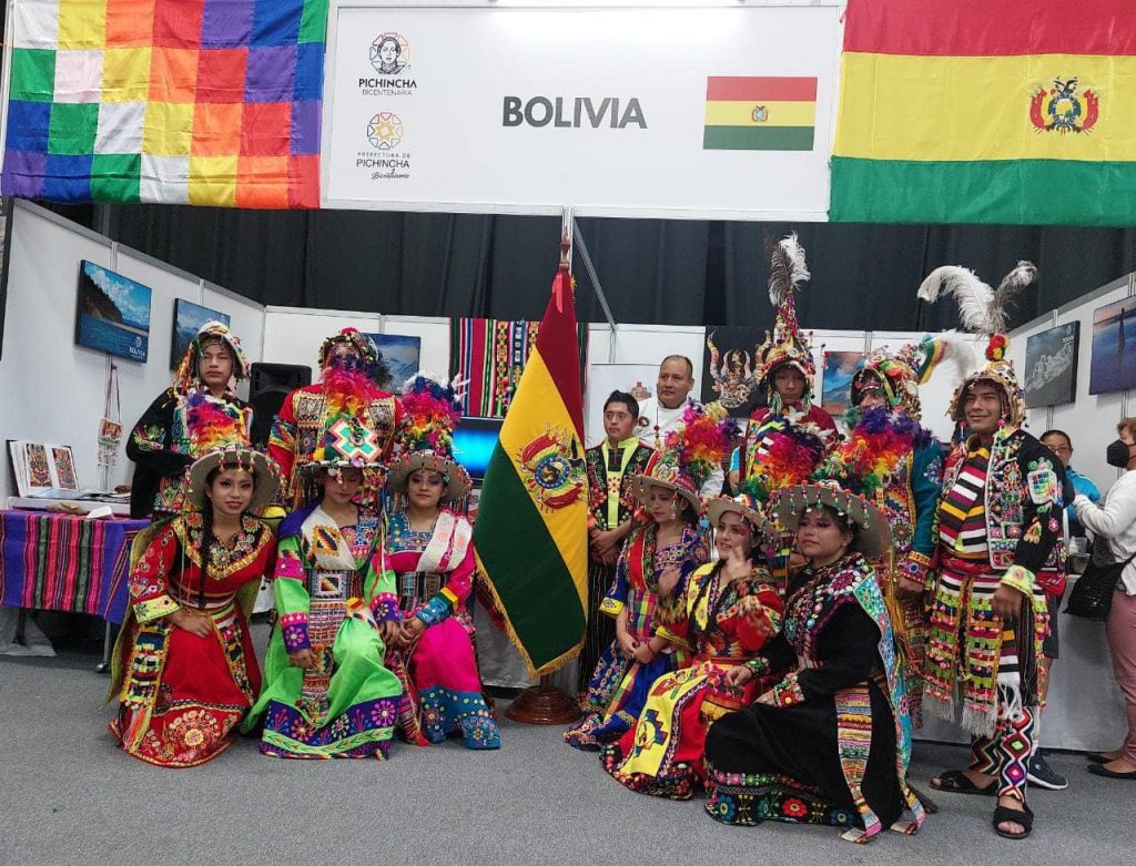 La presencia del Tinku, danza boliviana, en el Festival Pichincha Bicentenario, Ecuador. Foto: ABI.