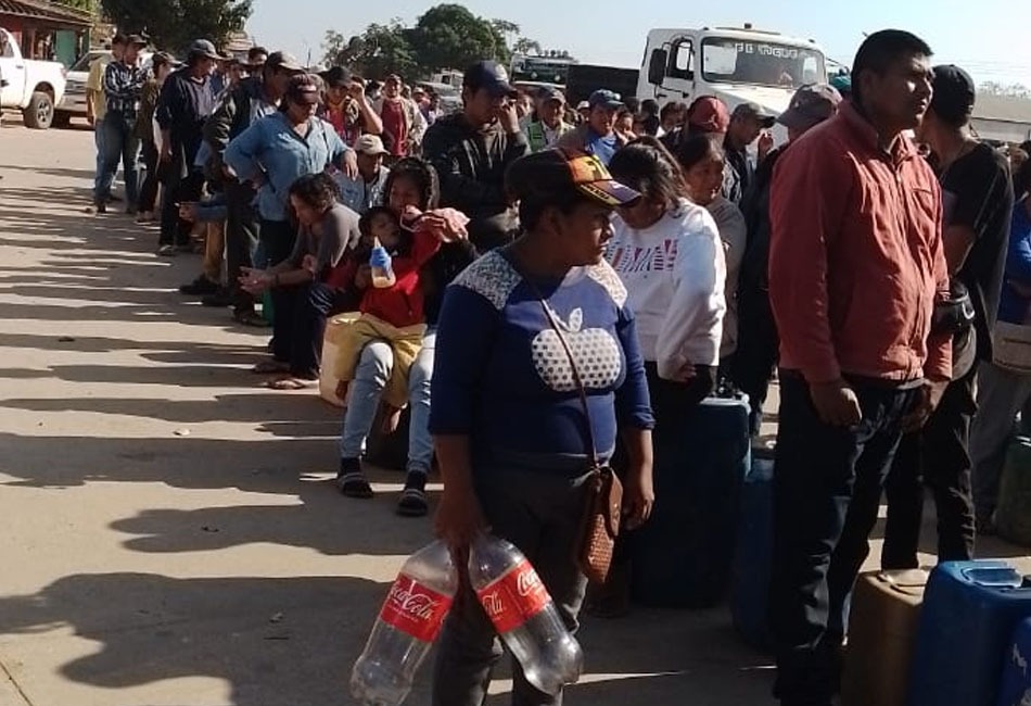 Bloqueo en Cuatro Cañadas paraliza otra vez el transporte nacional e  internacional en Santa Cruz - La Razón | Noticias de Bolivia y el Mundo