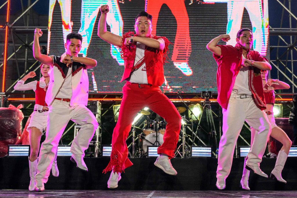 El rapero coreano Psy, interpretando su éxito "Gangnam Style". Foto: AFP.