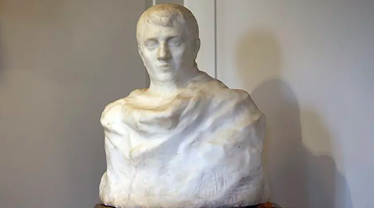 Otro busto similar de Napoleón Bonaparte, escultura de Auguste Rodin. Foto AFP.