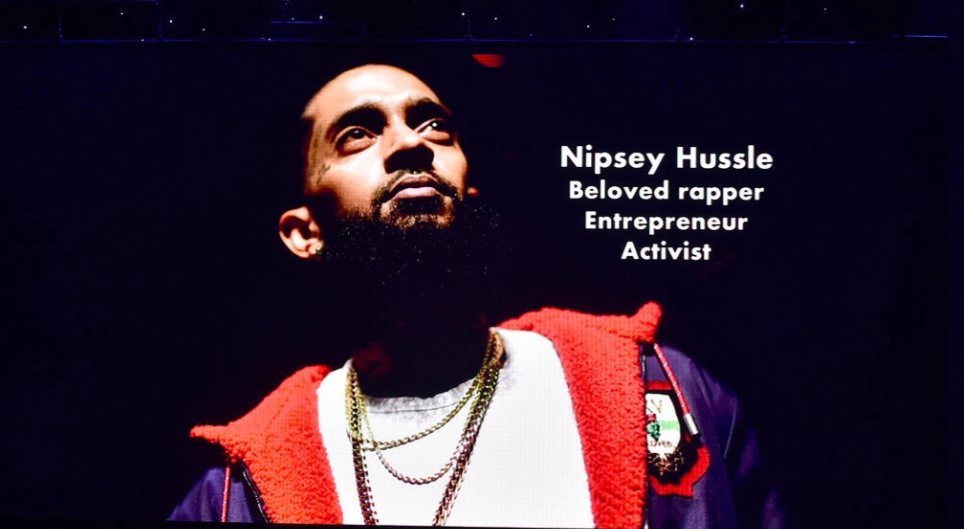 La estrella del rap Nipsey Hussle fue impactado por al menos diez balas en 2019 cuando tenía 33 años. Foto: AFP.