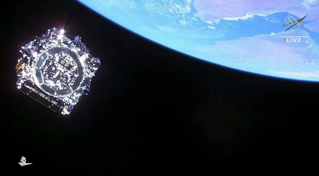 El telescopio espacial James Webb, después de su lanzamiento el 25 de diciembre de 2021. Foto: AFP.
