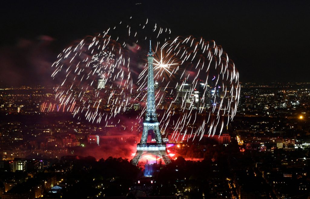Fuegos artificiales ocasionaron tragedia en Francia. Foto: AFP.