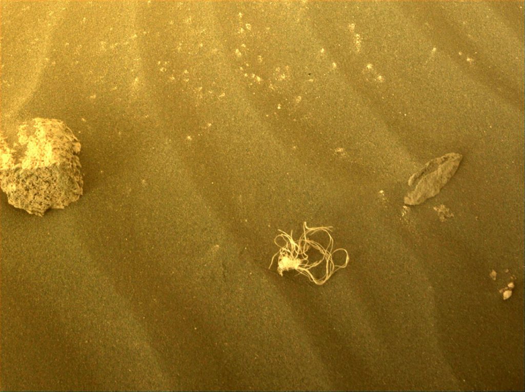 Un objeto enredado descubierto por el rover Perseverance de la NASA situado en Marte ha intrigado a los observadores del espacio. Foto: AFP.