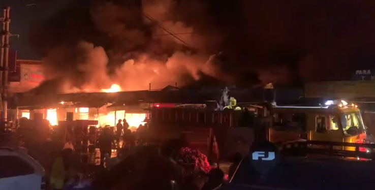 Falta de hidrantes y de equipos de emergencia frenaron la lucha contra el incendio en el mercado Mutualista