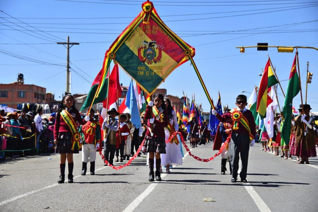 Desfiles escolares en el aniversario patrio en El Alto. Foto: La Razón-archivo