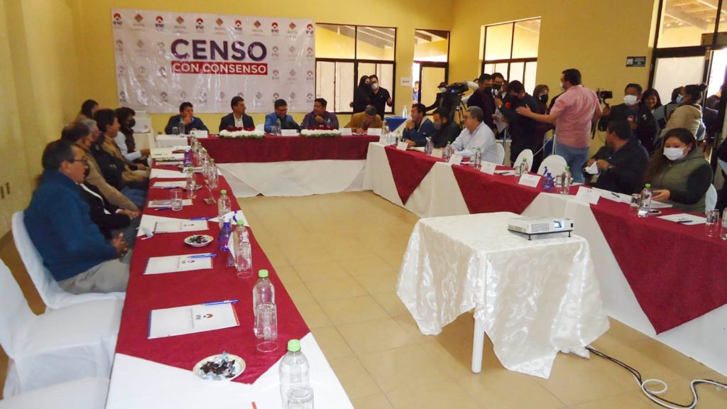 La mesa técnica del INE en Tarija, el viernes. Foto: APG