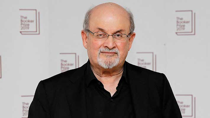 El escritor Salman Rushdie, recientemente atacado en un evento en Nueva York. Foto: AFP.