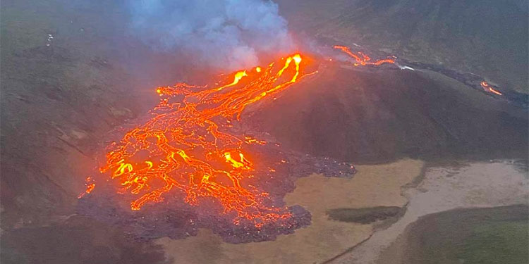 El fluido de la lava del volcán en Meradalir, Islandia. Foto: AFP.