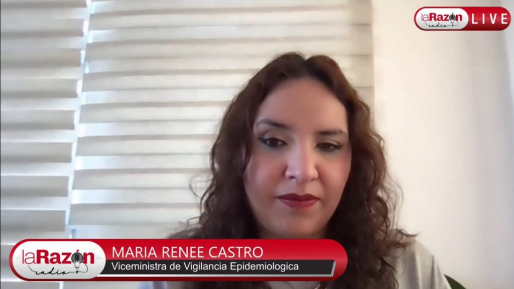 La viceministra de epidemiología, María Renee Castro habla sobre la viruela del mono en una entrevista. Foto: La Razón Radio