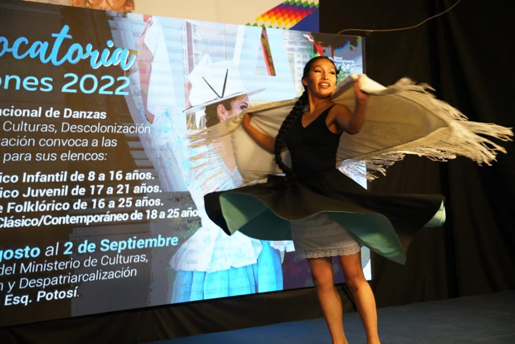 Una bailarina en la presentación de la convocatoria. Foto: Jorge Mamani.