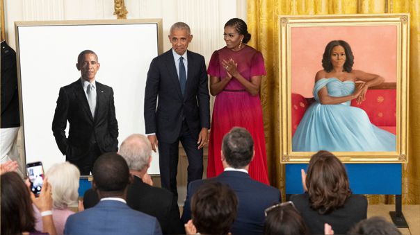 Los Obama develan sus retratos en la Casa Blanca.