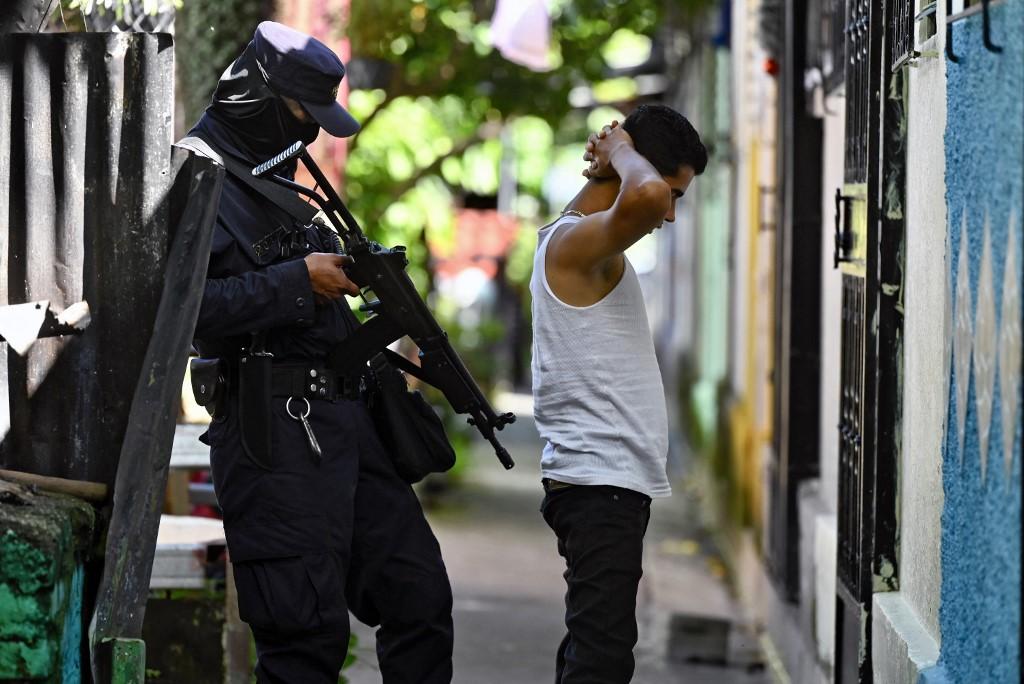 Jamaica renueva el estado de emergencia por la violencia de las pandillas.