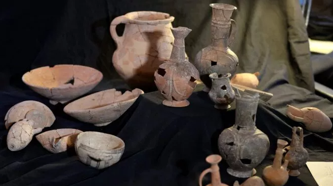 Algunas de las piezas de cerámica donde se encontraba el opio. Foto: AFP.