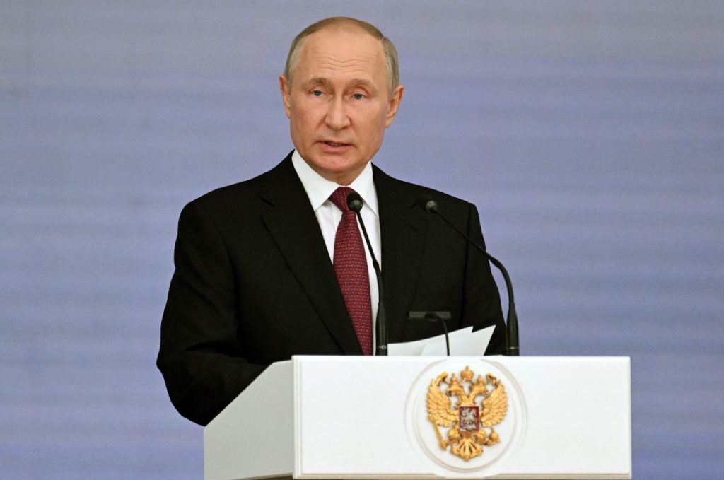 Putin califica a tiroteo en escuela rusa de "acto terrorista inhumano"