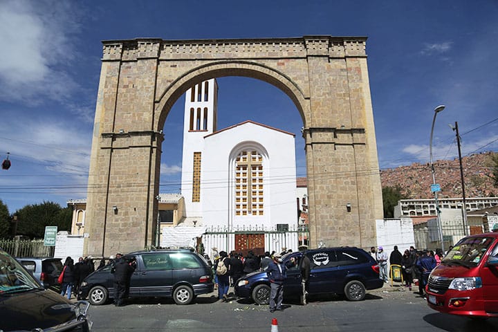 El ingreso principal al Cementerio General de La Paz. Foto: APG