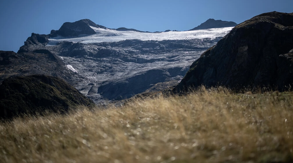 Alpes en peligro; una imagen del glaciar de Basodino tomada el 20 de septiembre de 2022 en Bignasco. Foto: AFP.