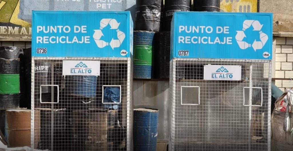 Dos contenedores habilitados para el reciclaje. Foto: Reciclatón