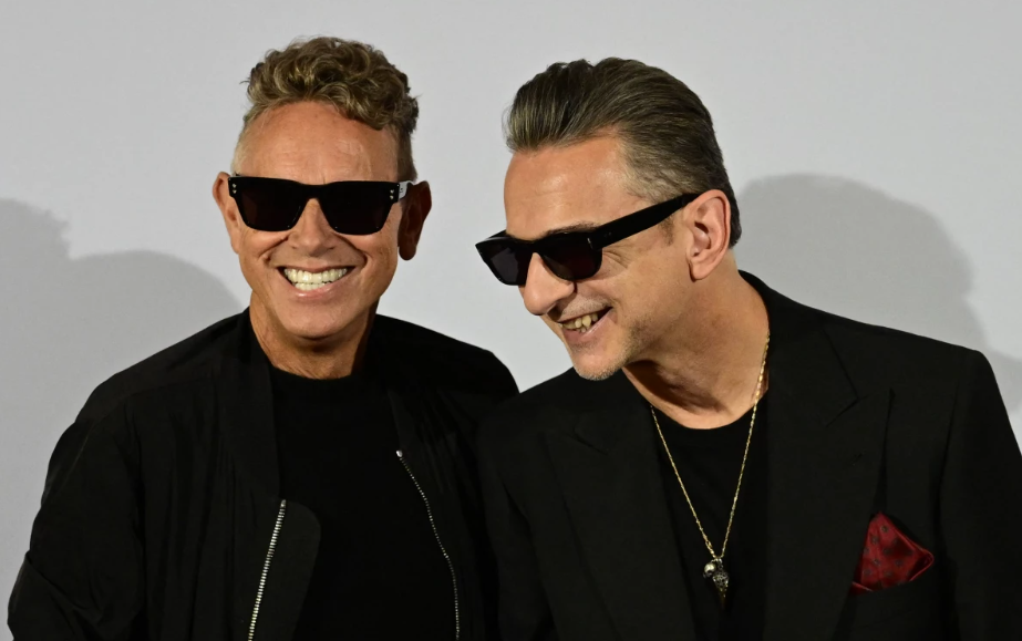 Los integrantes de Depeche Mode, Martin Gore y Dave Gahan previo a la conferencia de prensa donde presentaron su nuevo álbum 'Memento Mori', además de su tour en 2023. Foto: AFP.