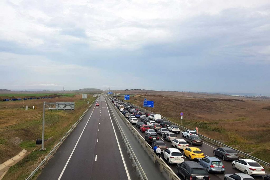 Puente de Crimea vuelve a permitir circulación