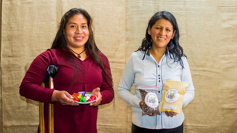 Emprendedoras exhiben sus productos. Fotos: Onu Mujeres