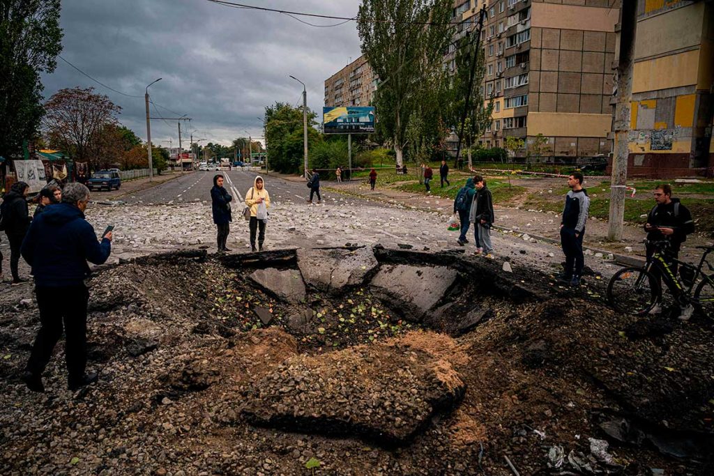 Nuevos bombardeos rusos en Ucrania antes de reunión de emergencia del G7