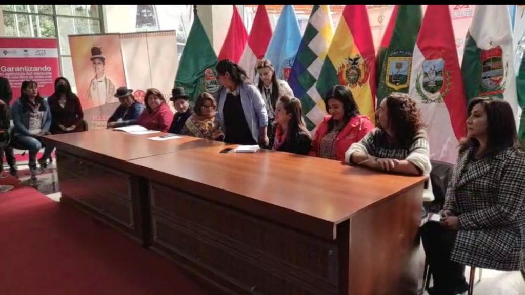 Mujeres dan inicio al Plan Integral Municipal de las Mujeres de El Alto (PIMMA). Foto: GAMEA
