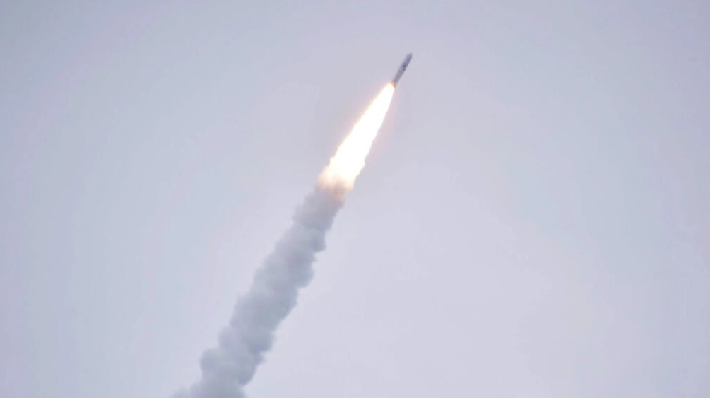 El cohete espacial Epsilon 6 despega del Centro Espacial Uchinoura, en Kimotsuki-gun, Japón, el 12 de octubre de 2022. Foto: AFP.