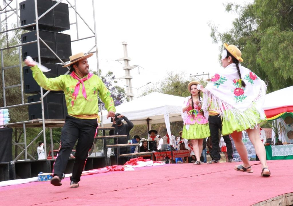 La cueca de Tarija es más rápida y alegre. Foto: Ministerio de Culturas.
