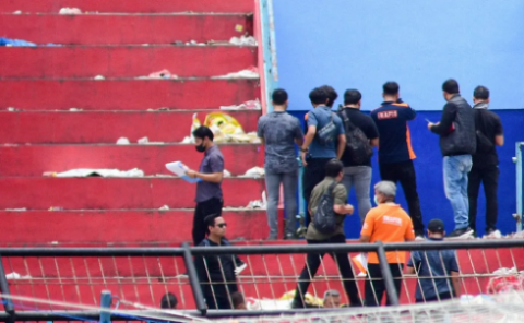 Indonesia demolerá el estadio donde se produjo estampida con 133 muertos. Foto: AFP.