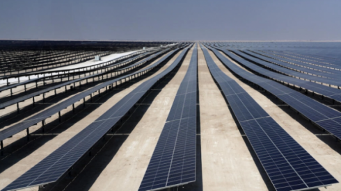 La primera planta de energía solar de Al Kharsaah, en Catar, inaugurada el 18 de octubre de 2022. Foto: AFP.