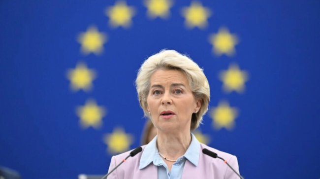 Ursula von der Leyen, presidenta de la Comisión Europea, habla sobre 'contaminación cero', durante un debate en el Parlamento Europeo, el 18 de octubre de 2022 en la ciudad francesa de Estrasburgo. Foto: AFP.