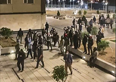 Violentos enfrentamientos en Irán durante una ceremonia.