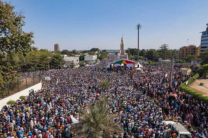 Miles de personas se han manifestado en Malí, para protestar contra la blasfemia del islam.