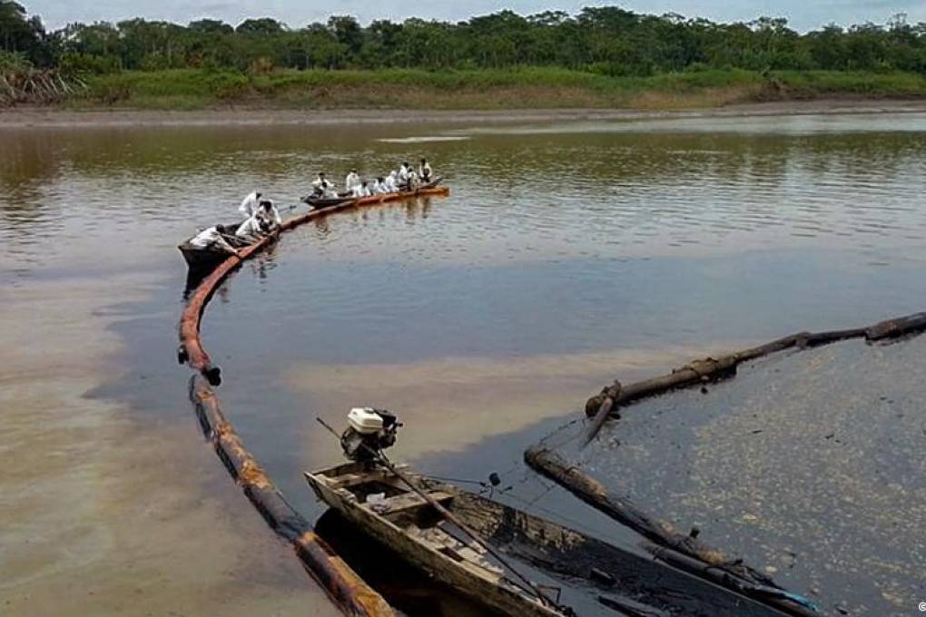 Indígenas retienen turistas en Amazonía de Perú por derrame de petróleo