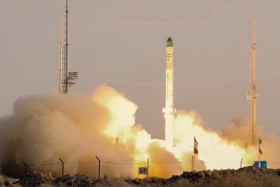 La Guardia Revolucionaria iraní lanzó un nuevo portador de satélites al espacio. Foto: AFP