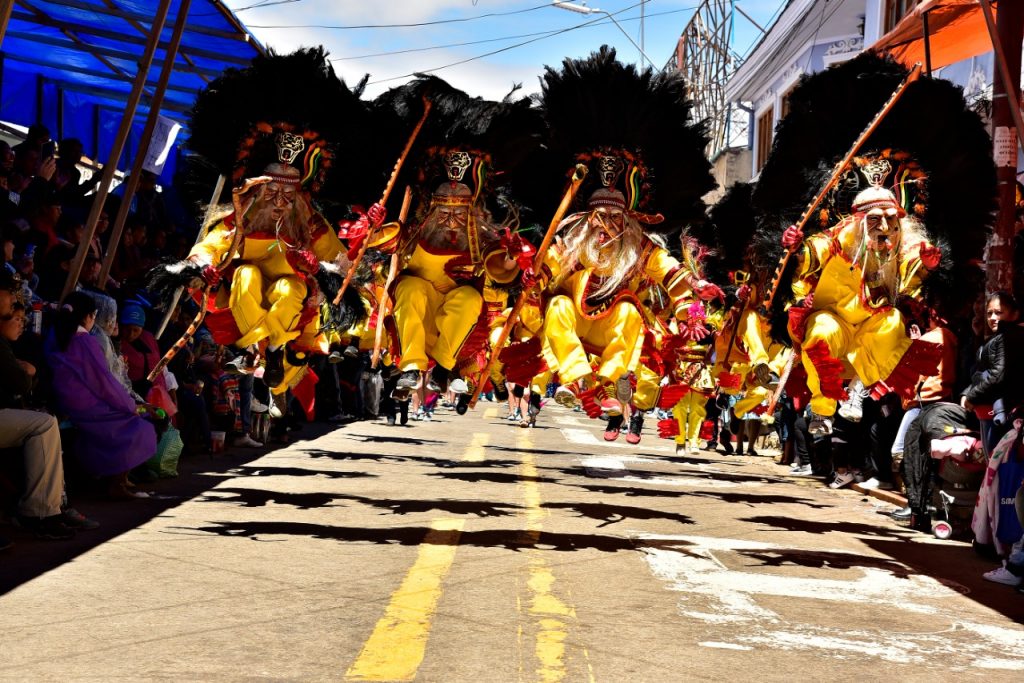 La danza de los tobas estará presente en el Carnaval de Oruro 2023. Foto: Archivo La Razón.