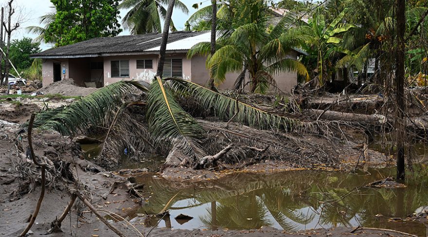 Una vivienda en El Progreso, Honduras, es afectada por la tormenta tropical Julia, que hace un mes azotó Centroamérica. Foto: AFP.