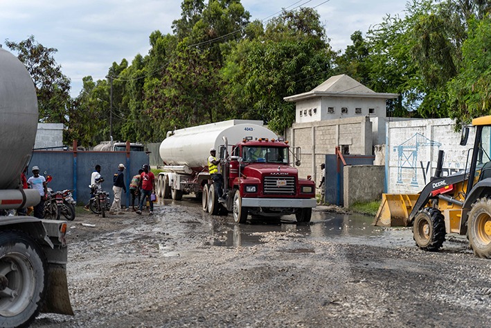 La distribución de combustible se reanudó en Haití, después de que la policía recuperó el control de la terminal petrolera.