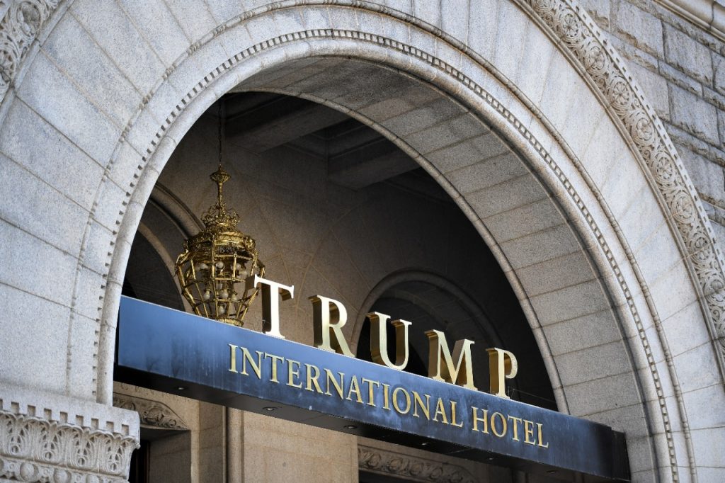 Gobiernos de seis países gastaron más de $us 750.000 en el hotel de Washington del expresidente estadounidense Donald Trump.
