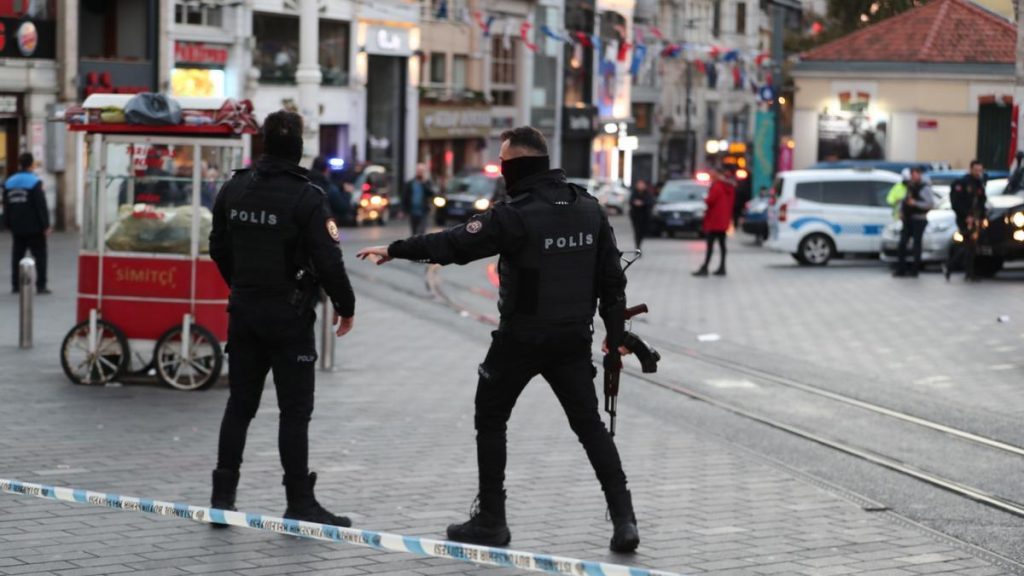 Una mujer siria fue acusada de haber colocado la bomba del atentado que causó la víspera seis muertos en Estambul. Foto: el Periódico, España.