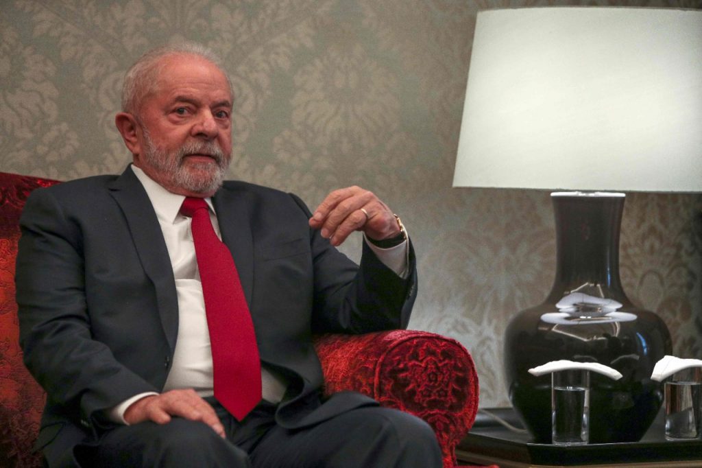 Lula, afirmó que no es el momento de "juzgar" la elección de Catar como sede del Mundial de fútbol que comienza del domingo.