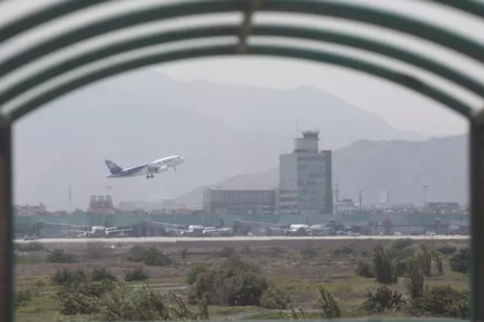 Al menos dos bomberos han fallecido en el Aeropuerto Internacional Jorge Chávez, en la capital peruana de Lima.