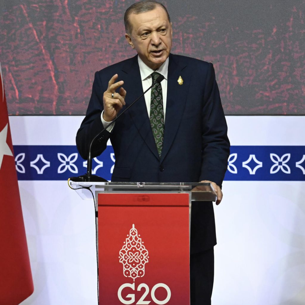 Recep Tayyip Erdogan habla en una rueda de prensa durante la última cumbre del G20, el 16 de noviembre de 2022 en Nusa Dua, en la isla indonesia de Bali. Foto: AFP.
