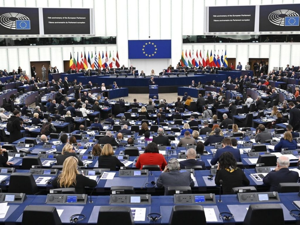 El Parlamento Europeo declaró a Rusia un país promotor del terrorismo. En la imagen, se lleva a cabo una sesión plenaria del Parlamento Europeo, el 22 de noviembre de 2022 en Estrasburgo. Foto: AFP.